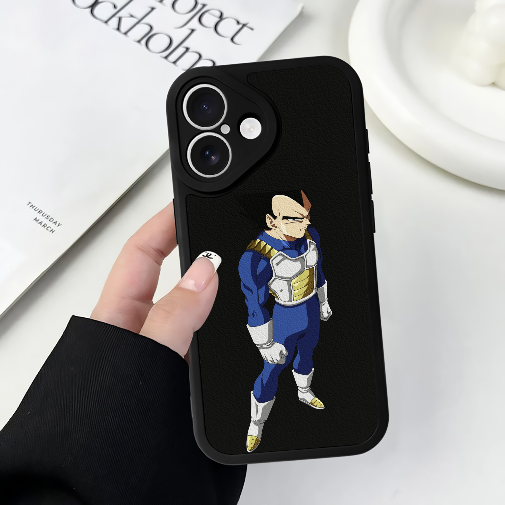 （画像用） ドラゴンボール ベジータ四世（Bejīta Yonsei）DRAGON BALL Vegeta IV 【iPhone 16シリーズ対応】シリコンスマホケース（レザー調） 材質：シリコン